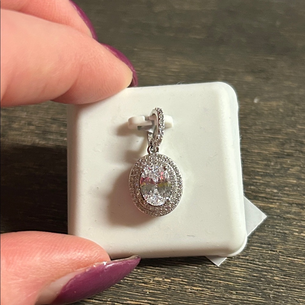 Oval Cut Center Stone Silver Pendant with Sparkling Halo 925‎ Silver & CZ